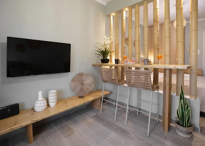 Waikiki Studio In The Center By Ghh